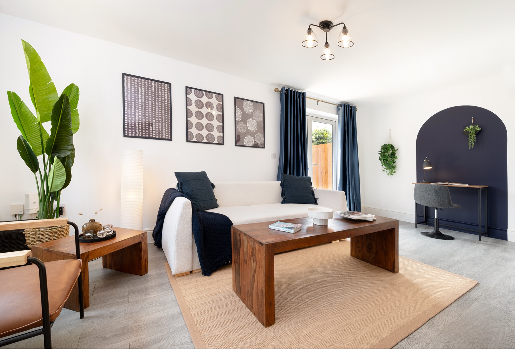 Loddon Lodge lounge in Shinfield, Reading